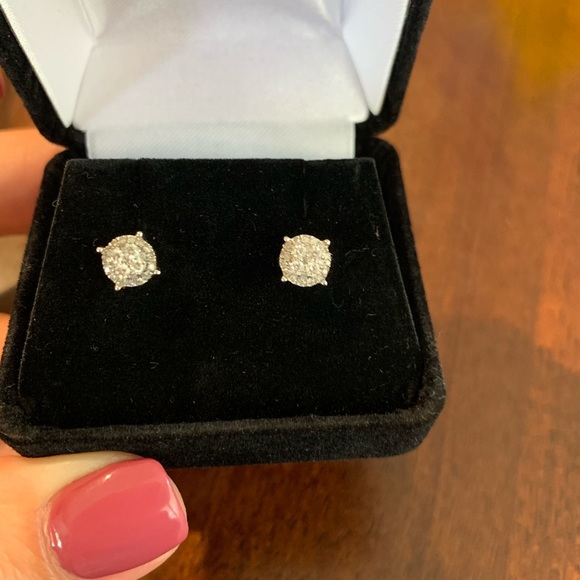 Diamond earrings - Picture 6 of 6